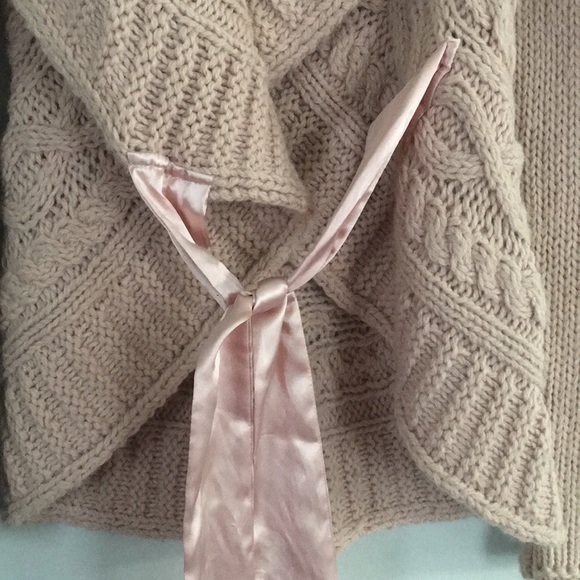 Tie front sweater - Picture 4 of 7